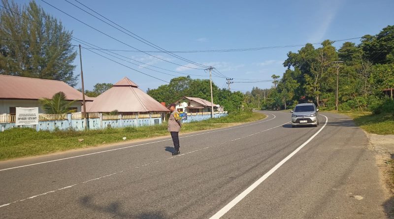 Polsek Setia Bakti Gelar Strong Point, Lindungi Pelajar dan Cegah Kecelakaan di Depan Sekolah